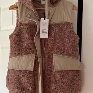 Varley Cream and Pink Sherpa Gilet
